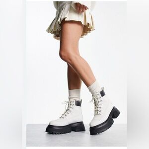 Timberland® women’s Sky 6-Inch White Nubuck‎ Lace-up lug sole Boots size 10 new